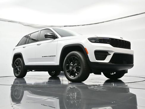 New 2025 Jeep Grand Cherokee Altitude image 38