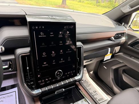New 2026 GMC Yukon Denali w/ Denali Reserve Package RWD image 17