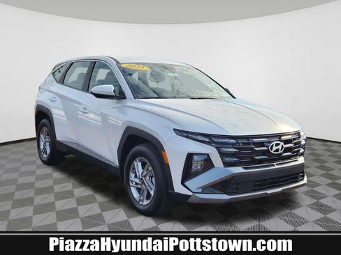 Certified 2025 Hyundai Tucson SE AWD/4WD image 1