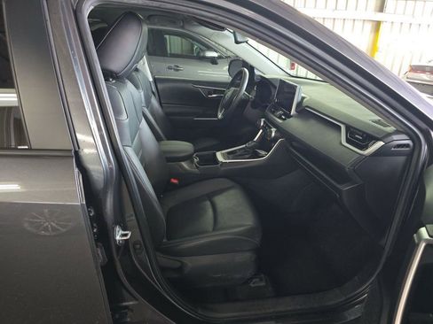Used 2023 Toyota RAV4 XLE Premium image 17