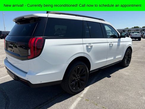 Used 2025 Ford Expedition Platinum w/ Stealth Appearance Package AWD/4WD image 3