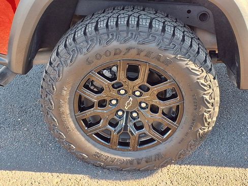 Used 2025 Chevrolet Colorado Trail Boss image 9