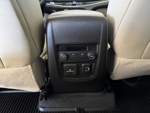 Used 2021 Buick Enclave Essence w/ Sound and Sites Package image 32