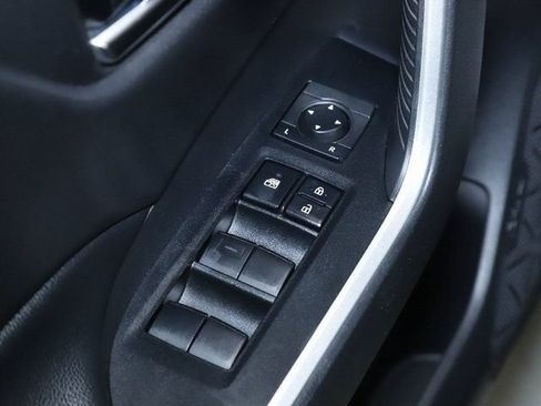 Used 2021 Toyota RAV4 XLE w/ Convenience Package AWD/4WD image 18