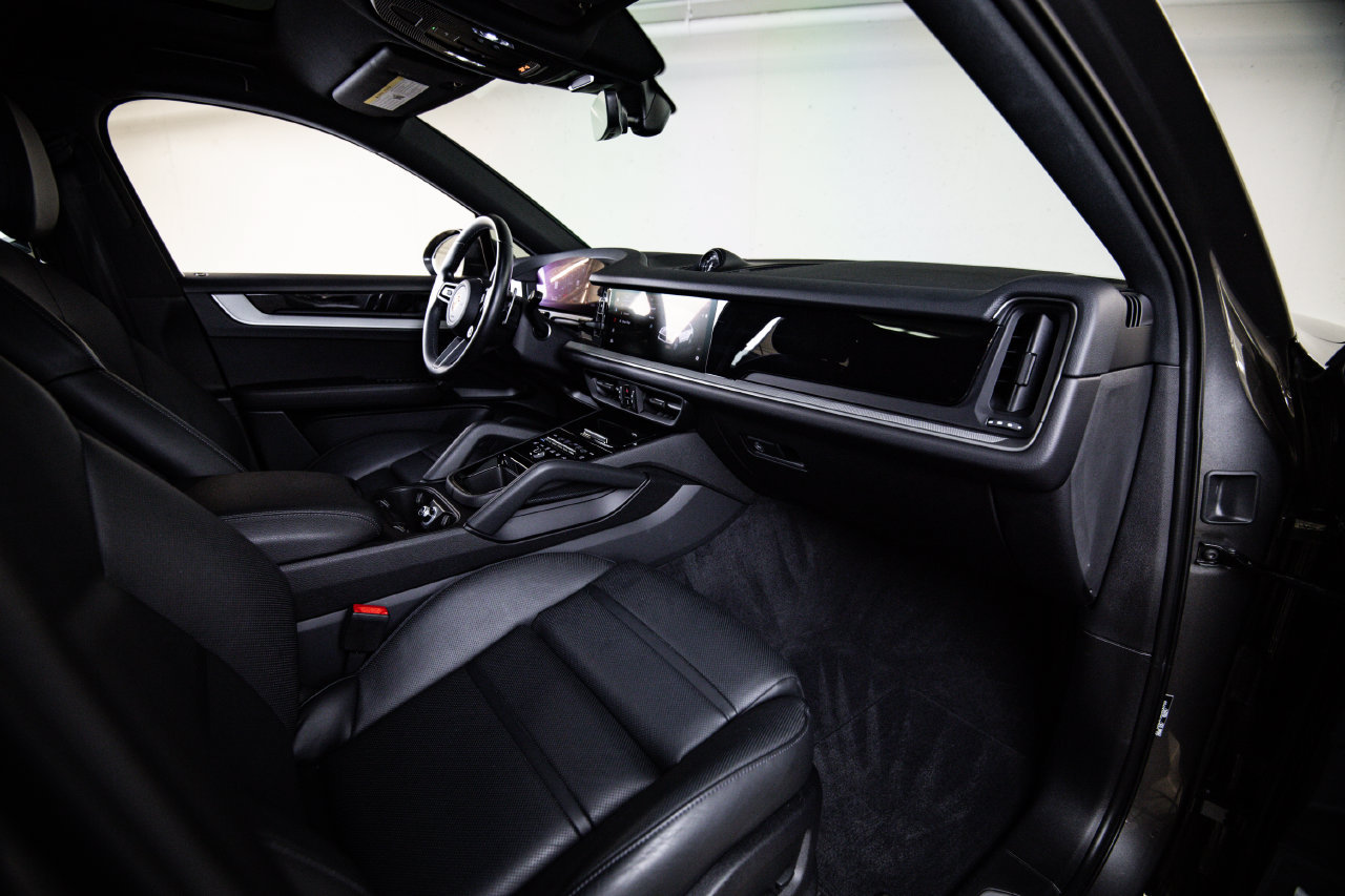 Certified 2024 Porsche Cayenne Coupe AWD/4WD image 28