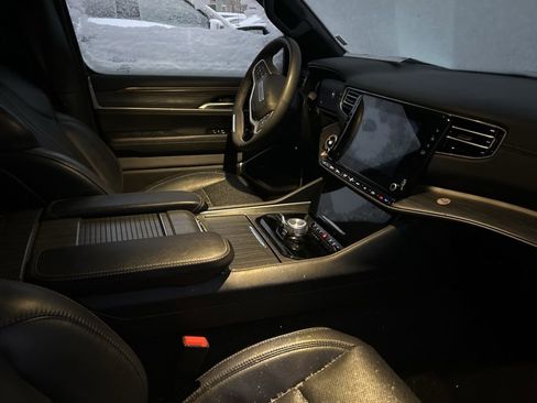 Used 2024 Jeep Wagoneer L Series II w/ Flexible Seating Group image 6