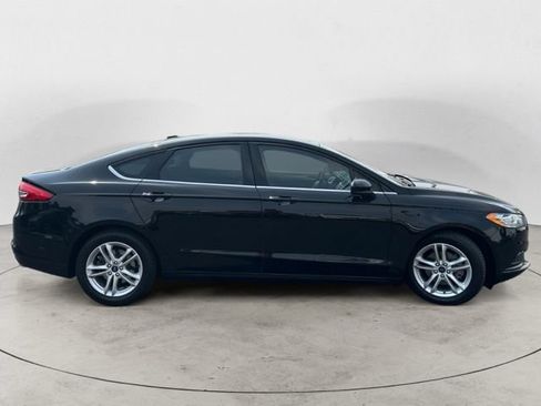 Used 2018 Ford Fusion SE FWD image 4