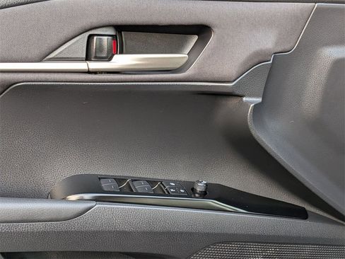 Used 2025 Toyota Camry LE image 13