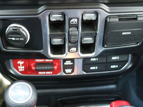 Used 2021 Jeep Wrangler Unlimited Rubicon AWD/4WD image 17