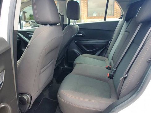 Used 2018 Chevrolet Trax LS AWD/4WD image 18