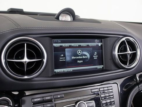 Used 2015 Mercedes-Benz SL 550 image 23