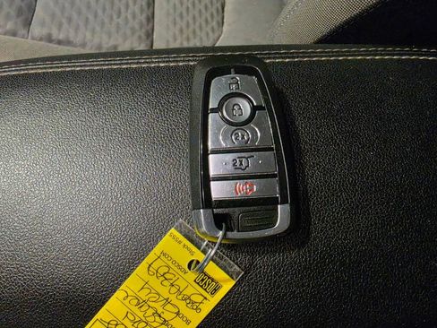Used 2022 Ford Escape SE w/ SE Sport Appearance Package AWD/4WD image 10