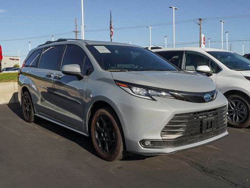 Certified 2025 Toyota Sienna XLE Woodland Edition AWD/4WD image 2