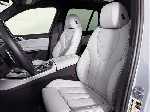 Used 2024 BMW X5 xDrive40i w/ M Sport Package image 30