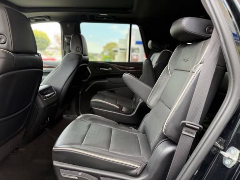 Used 2023 Cadillac Escalade Premium Luxury RWD image 4