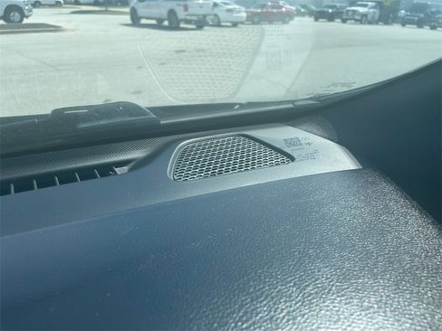 Used 2019 Chrysler Pacifica Touring-L Plus image 26