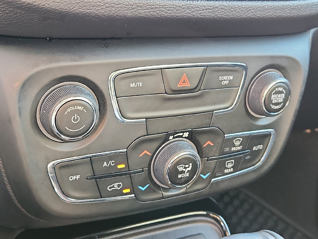 Used 2020 Jeep Compass Latitude FWD image 15