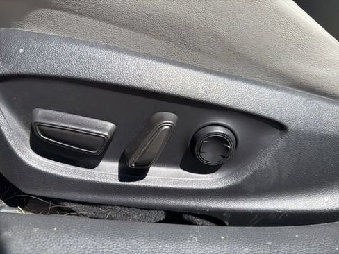 Used 2024 Toyota Prius XLE FWD image 17