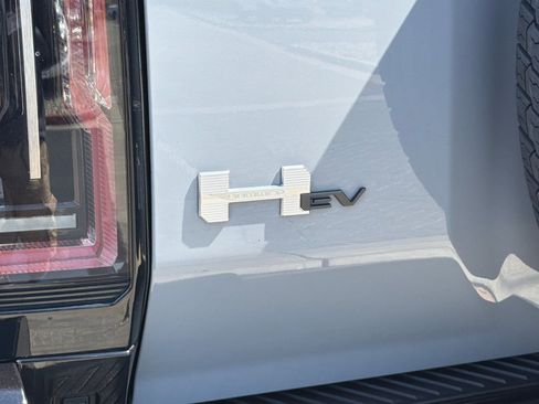 Used 2025 GMC Hummer EV 2X AWD/4WD image 33
