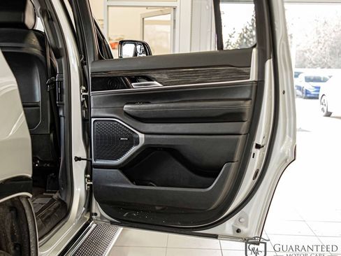 Used 2022 Jeep Wagoneer Series II w/ Flexible Seating Group image 41