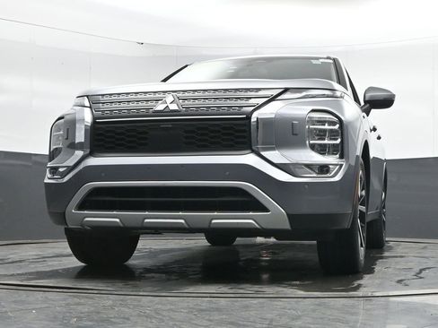 Used 2024 Mitsubishi Outlander SE image 48