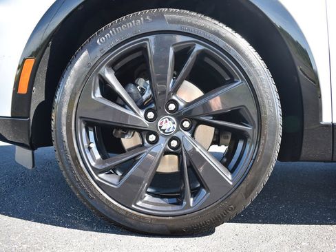 Used 2023 Buick Envision Essence w/ Sport Touring Package image 17