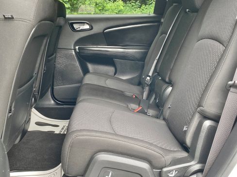 Used 2019 Dodge Journey SE w/ Premium Group image 12