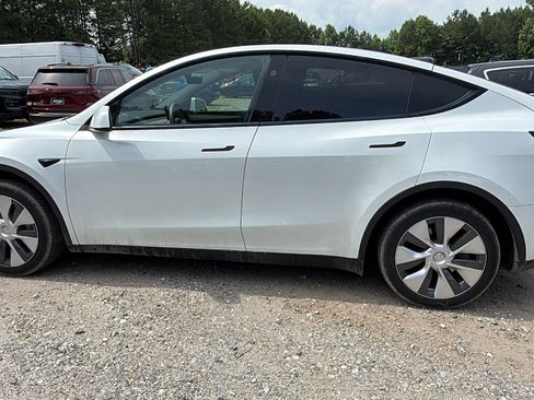 Used 2023 Tesla Model Y AWD image 11