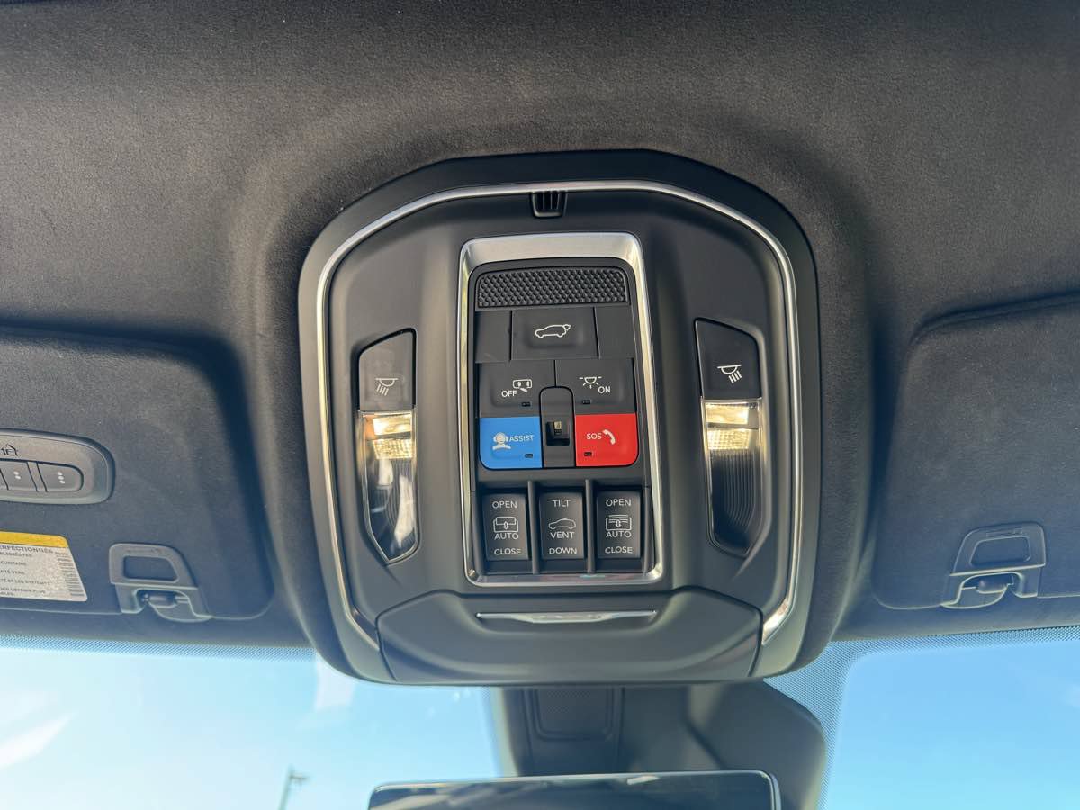 Used 2025 Jeep Grand Cherokee Summit AWD/4WD image 25