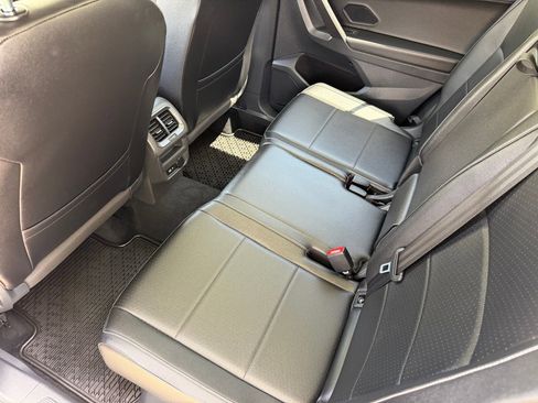 Used 2021 Volkswagen Tiguan SE w/ Panoramic Sunroof Package FWD image 23