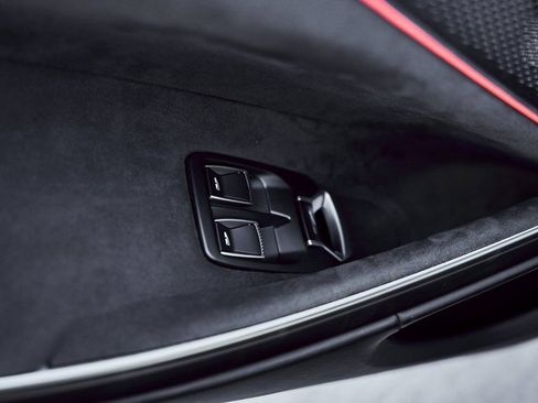 Used 2023 McLaren Artura image 38