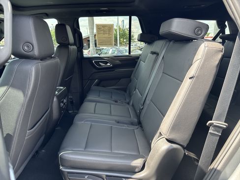 Used 2023 Chevrolet Tahoe Z71 w/ Luxury Package AWD/4WD image 19