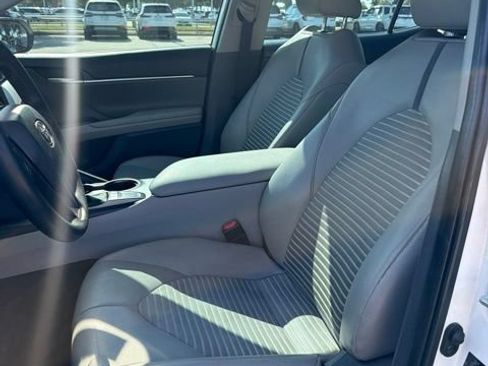Used 2022 Toyota Camry SE FWD image 7
