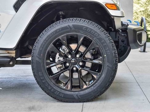 Used 2022 Jeep Wrangler Unlimited Sahara w/ Safety Group AWD/4WD image 9