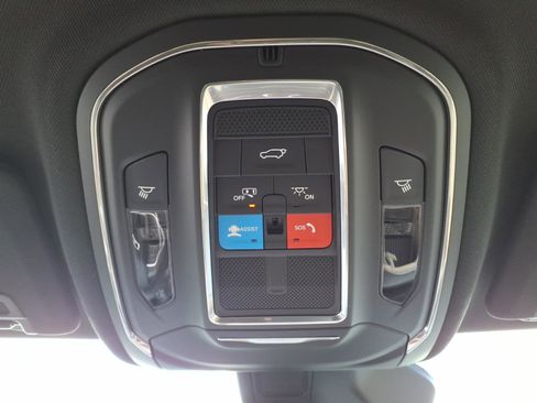 New 2025 Jeep Grand Cherokee Limited w/ MOPAR Finishing Package AWD/4WD image 8