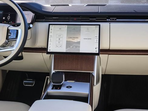 New 2026 Land Rover Range Rover SE image 24