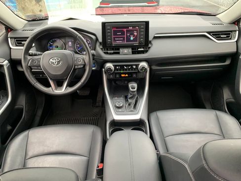 Used 2021 Toyota RAV4 XLE Premium image 15