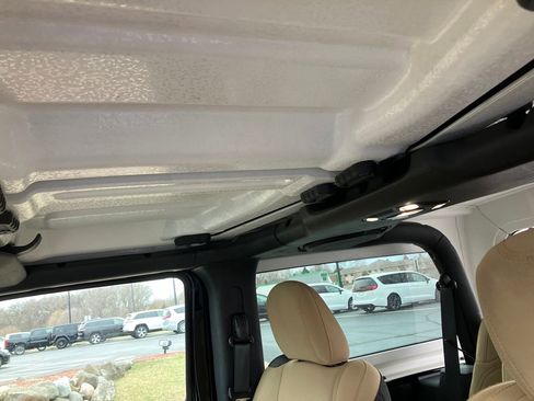 Used 2021 Jeep Wrangler Sport image 17