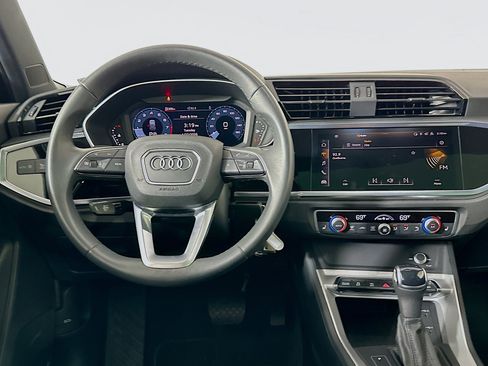 Used 2025 Audi Q3 2.0T Premium image 18