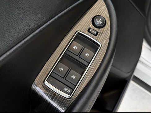 Used 2017 Chevrolet Impala LT FWD image 15