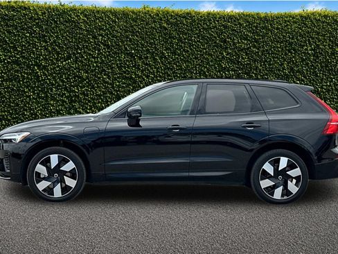 Used 2024 Volvo XC60 T8 Plus w/ Protection Package Premier AWD/4WD image 7