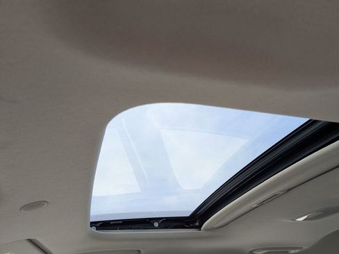 Used 2024 Hyundai Venue FWD image 15