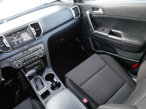 Used 2017 Kia Sportage LX w/ LX Popular Package image 11