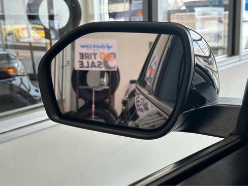 Used 2022 Ford Explorer XLT w/ Equipment Group 202A image 25