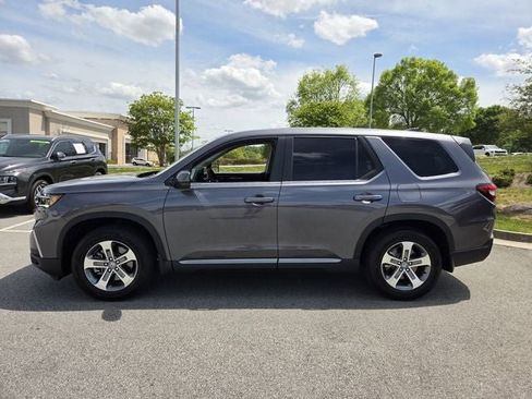 Used 2025 Honda Pilot EX-L image 3
