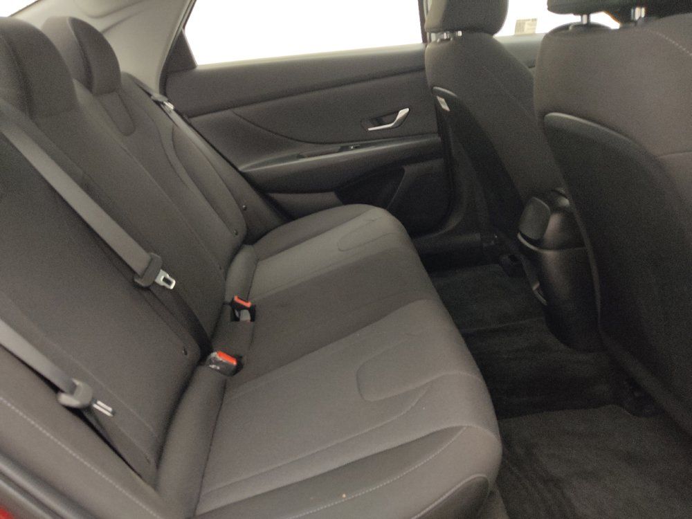Used 2025 Hyundai Elantra SE FWD image 19