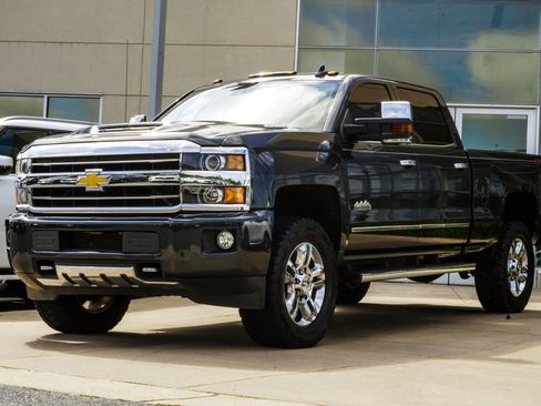 Used 2019 Chevrolet Silverado 2500 High Country w/ Duramax Plus Package AWD/4WD image 8