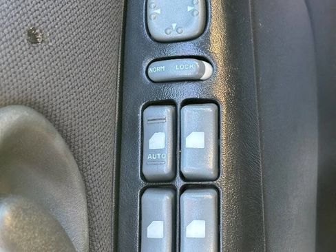 Used 2003 Chevrolet S10 Pickup LS image 14