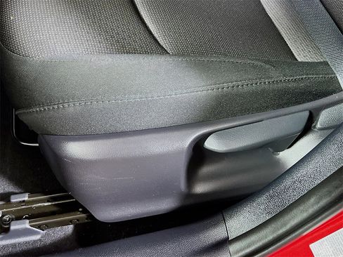 Certified 2022 Toyota Prius LE image 17