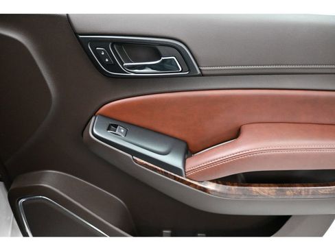 Used 2019 Chevrolet Suburban Premier image 17